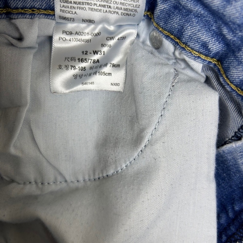 Signature Levi Strauss Womens Mid Rise Distressed Denim Shorts Light Wash Size12 - Picture 8 of 12